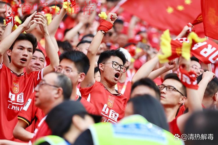 男足亚洲杯 中国队球迷加油很给力 男足亚洲杯 中国队球迷加油很给力